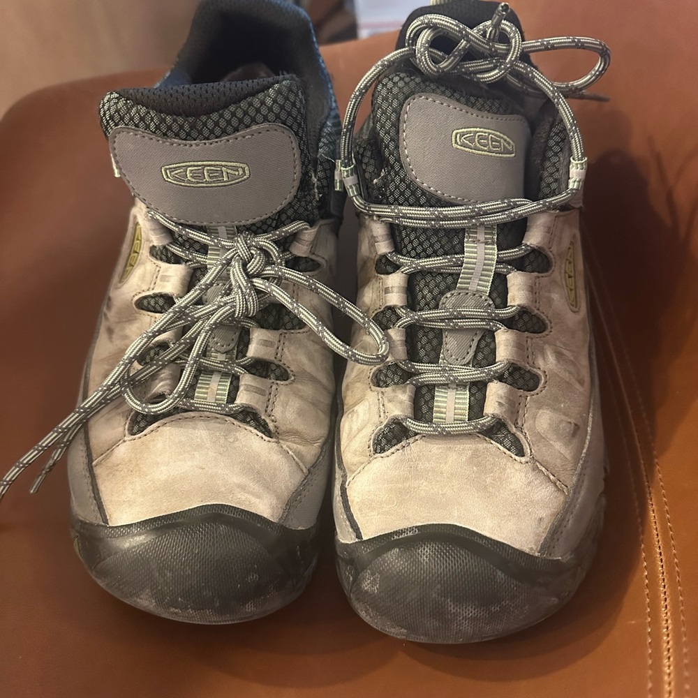 Keens hiking boots